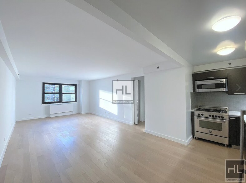 Primary Photo - East 39th Street