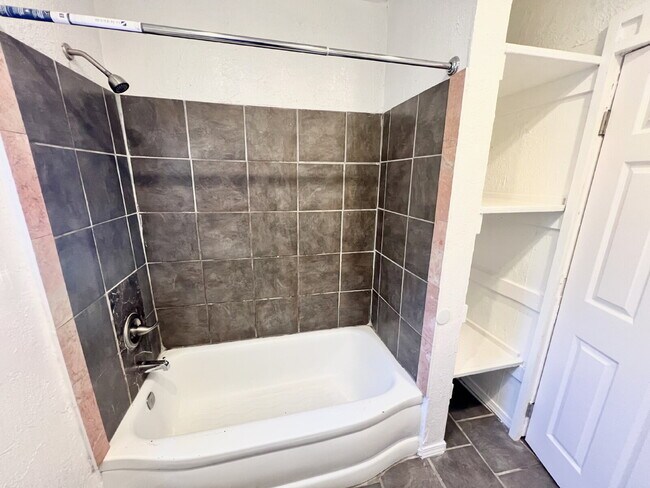 Building Photo - Oakland Prescott Unit W/ Tall Callings & B...