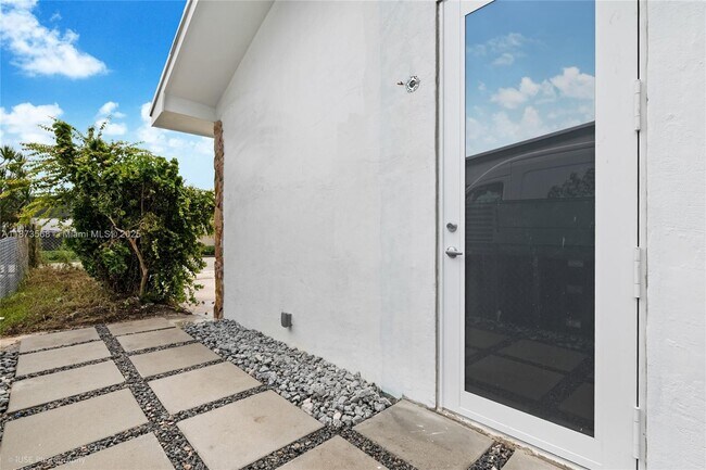 Building Photo - 10421 SW 184th St