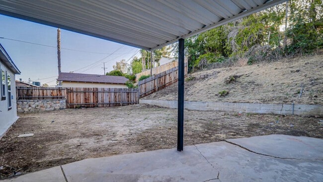 Building Photo - 2856 Hawthorne Ave