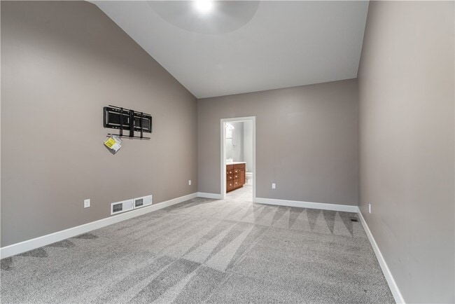 Building Photo - 1352 Creeks Edge Dr