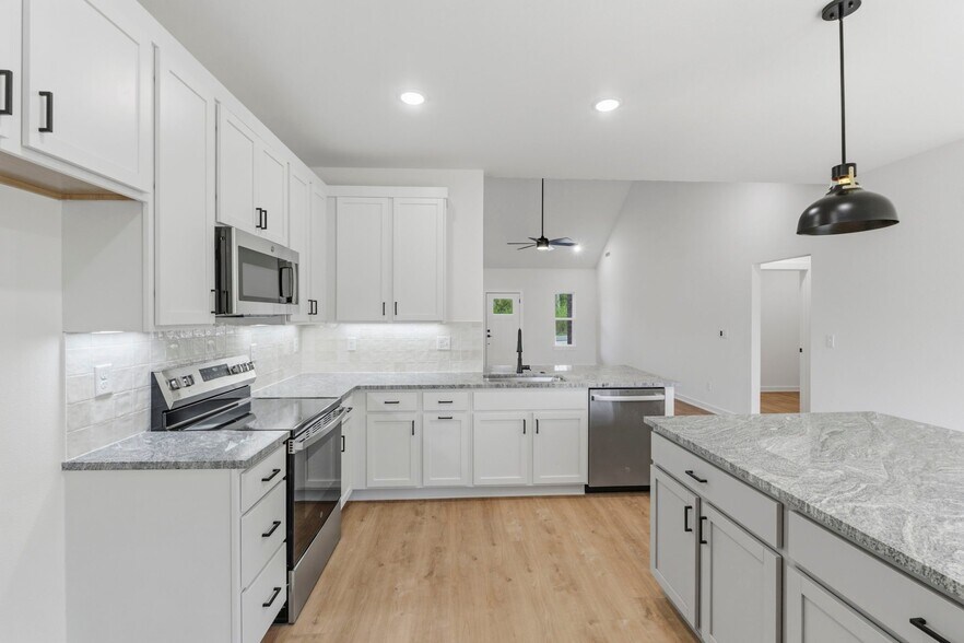 Building Photo - 98 Selkirk Dr