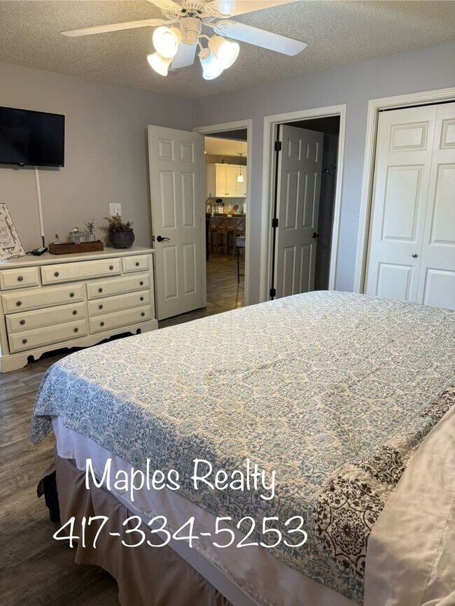 Building Photo - STUNNING 2 bedroom, 2 bathroom condo at Pointe Royale