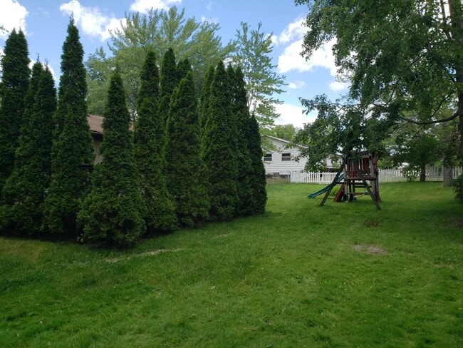 Building Photo - 24694 Creekside Dr