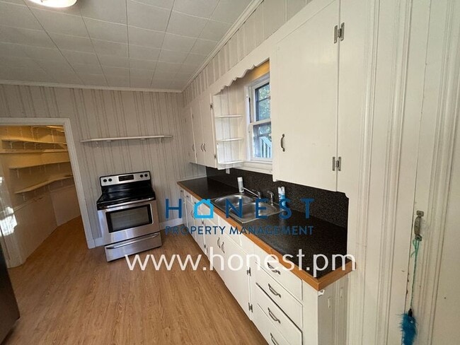 Building Photo - 103 Rackleff St