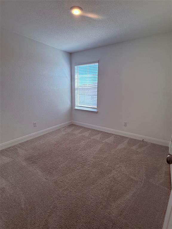 Building Photo - 513 Senca Pk