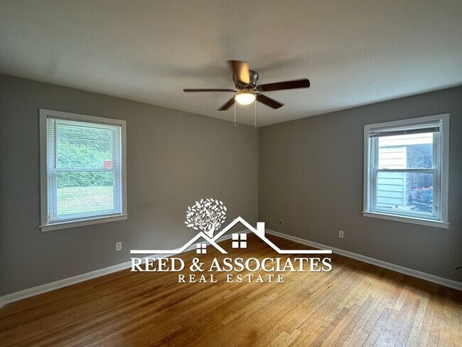 Building Photo - Spacious 4 Bedroom with Large Backyard!