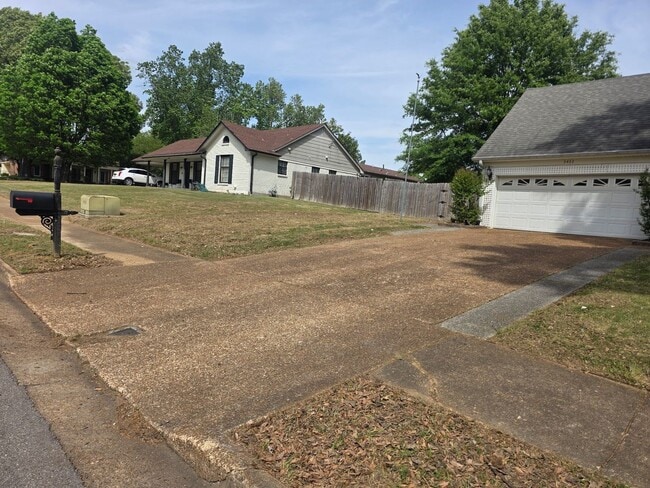 Building Photo - Gorgeous & Spacious Home Now Available