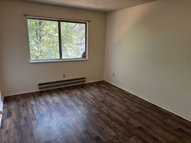 Building Photo - Upper Crystal Falls 2 Bedroom Home