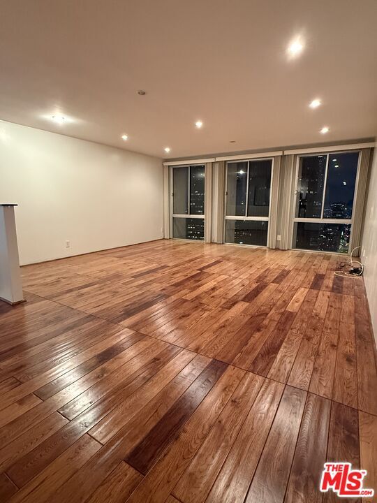 Building Photo - 800 W 1st St