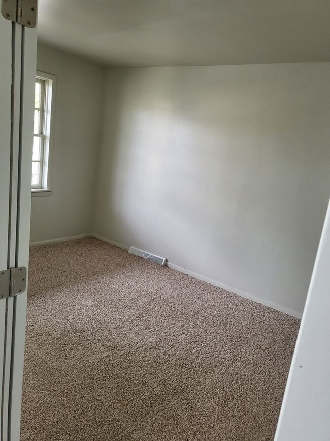 Building Photo - 3 bed house