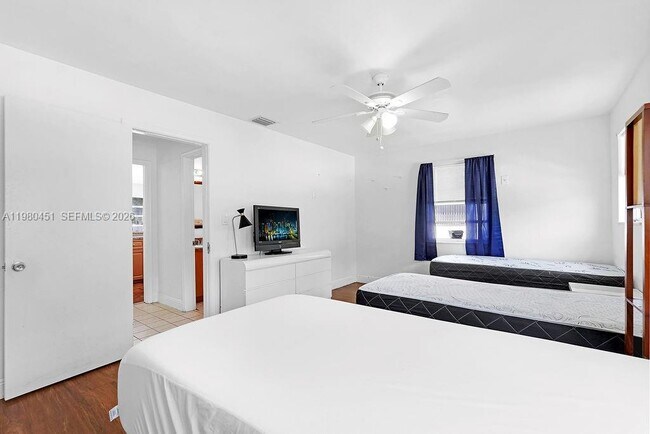 Building Photo - 2419 Pierce St