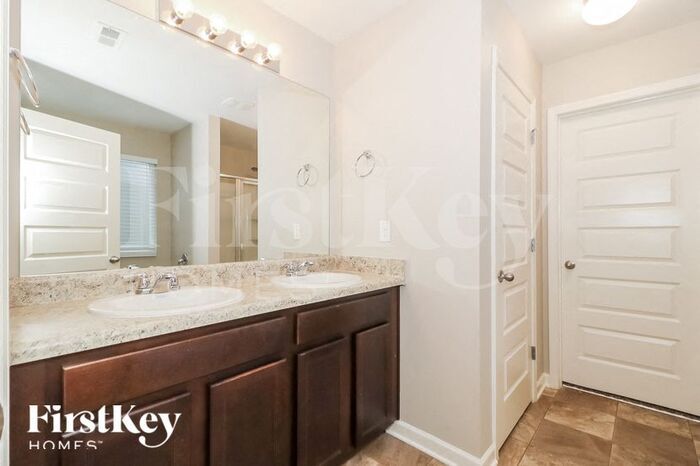 Building Photo - 1425 Cragston Dr