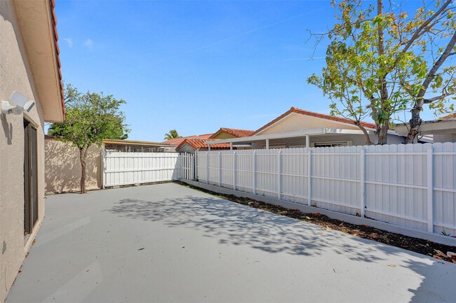 Building Photo - 2614 W 65th St