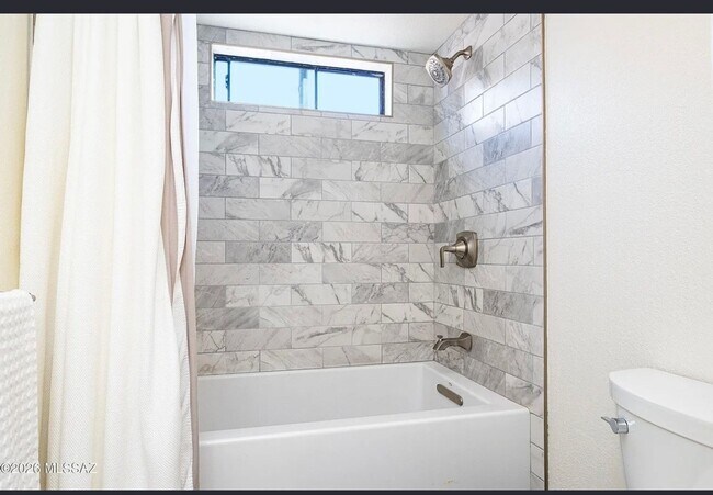Building Photo - Spacious 3BR Townhome in Tucson