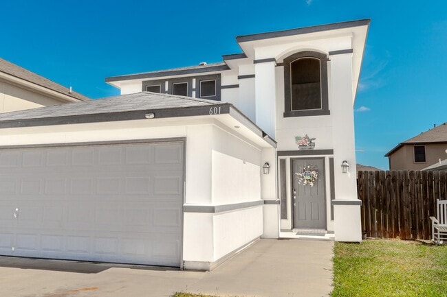 Building Photo - 6010 Leopoldo Dr