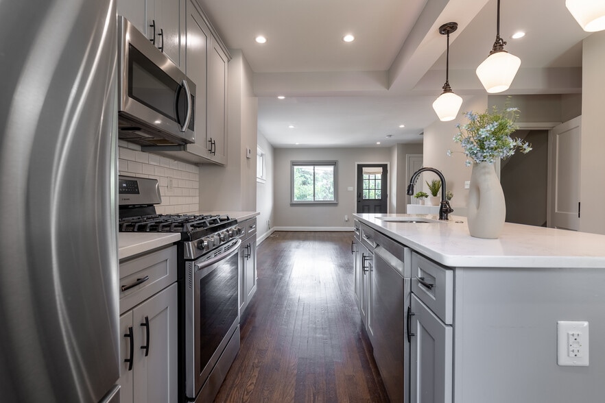 Main Floor-Kitchen - 3922 E Capitol St NE
