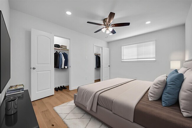 Building Photo - 23922 Creek Ridge Dr