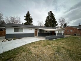 Building Photo - 220 N Owyhee St