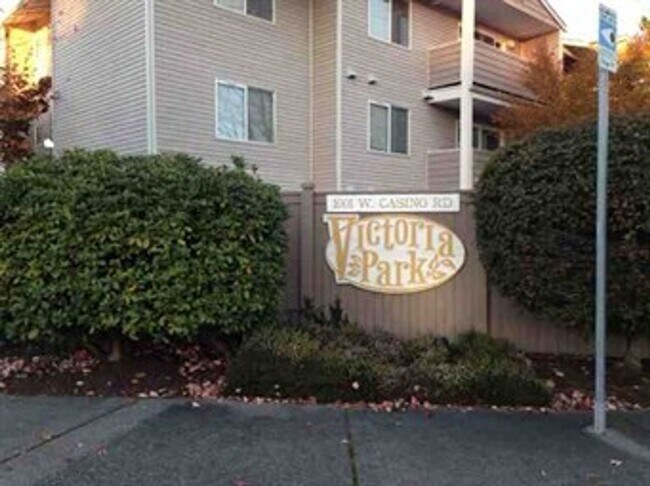 Building Photo - Charming 2-Bedroom Ground-Level Home in Qu...