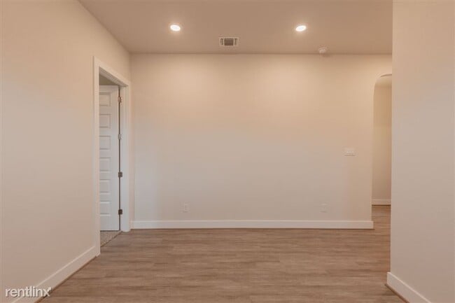 Building Photo - 3804 Sandhill Crane Dr