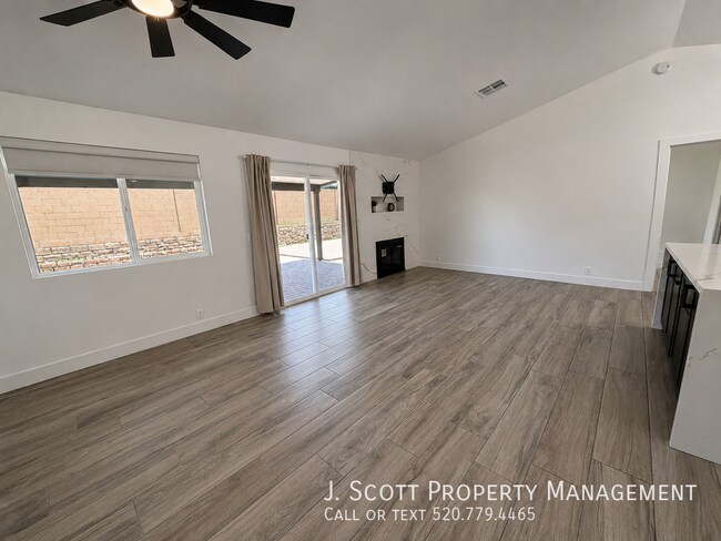 Building Photo - 6531 N 83rd Ln