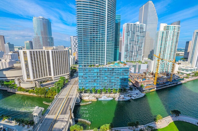 Building Photo - 485 Brickell Ave