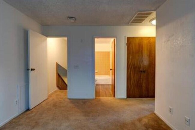 Building Photo - 2768 Saratoga Ave