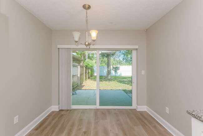 Building Photo - 3308 Laurel Dale Dr