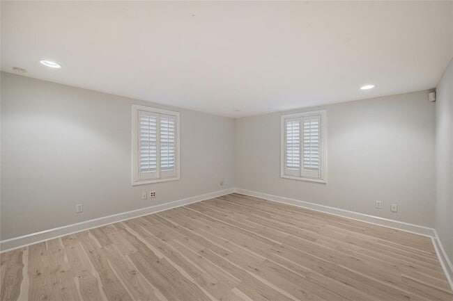 Building Photo - 1016 Harwood Pl