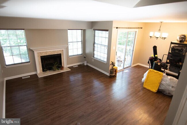 Building Photo - 611 Wind Ridge Dr