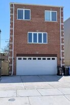 Building Photo - 6027 W Giddings St