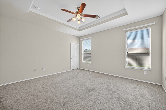 Building Photo - 1403 S Maple Dr