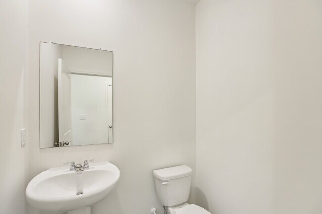Building Photo - Stylish 3BR/2.5BA Home in Grey Hawk Community | $2,500/Month