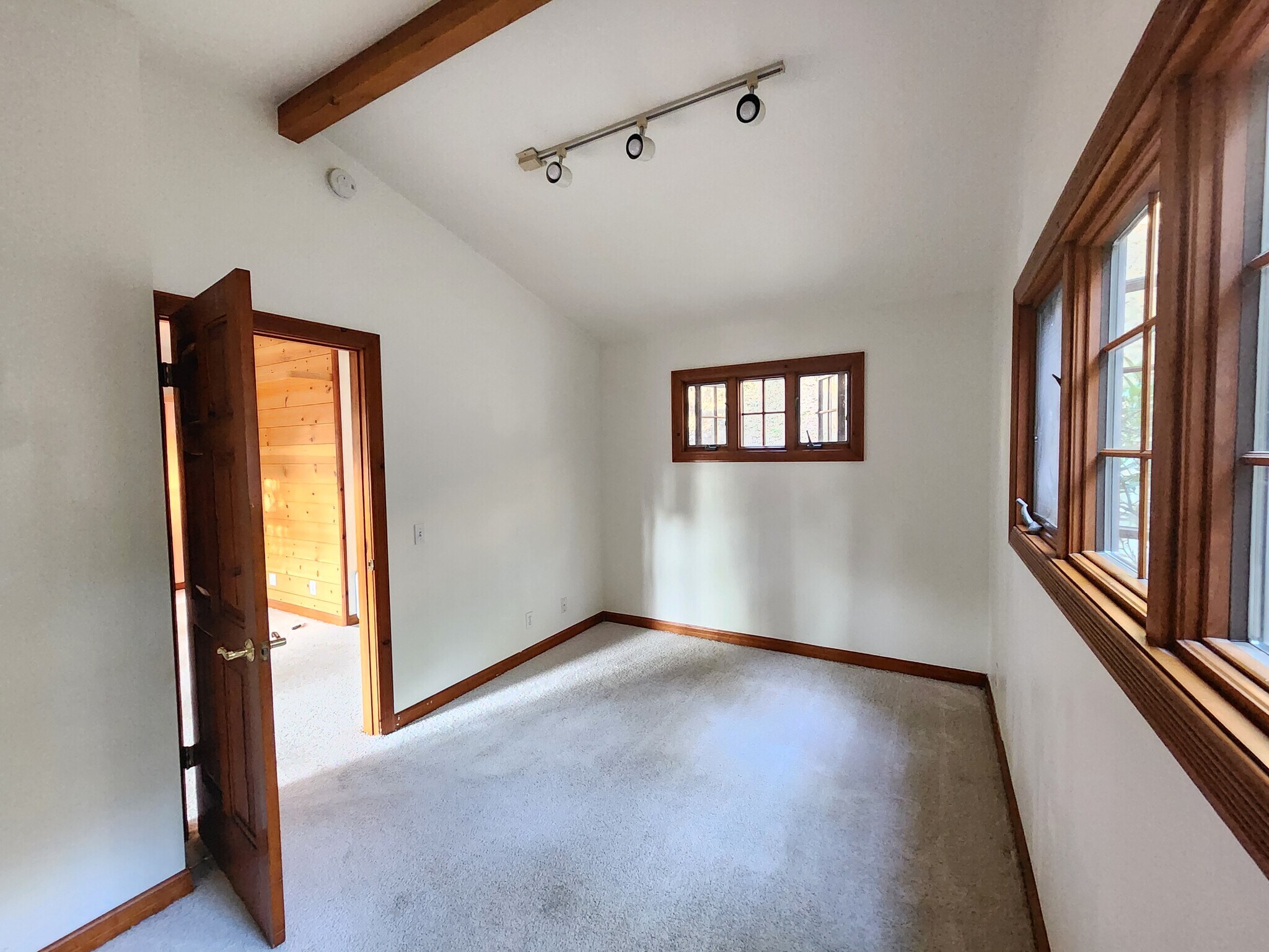 Building Photo - 9710 Mistletoe Rd