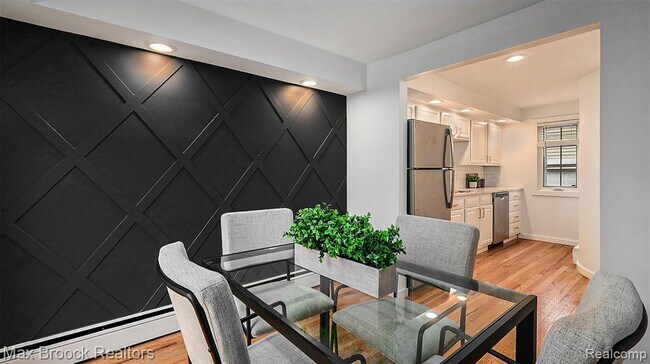 Building Photo - 343 S Elm St