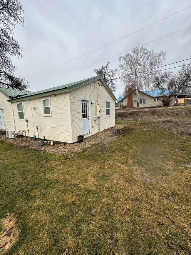 Building Photo - "Charming Little 2-Bedroom Gem on North 5th Street with Elegant Granite Touches!"
