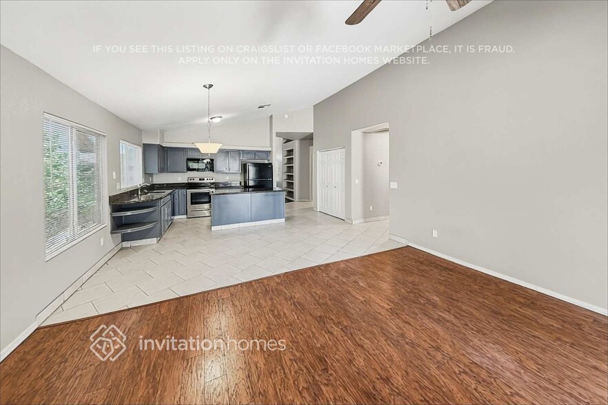 Building Photo - 7546 W Jenan Dr