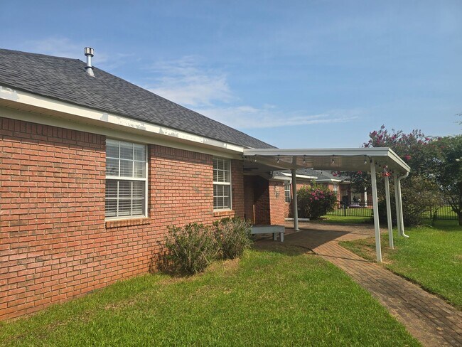 Building Photo - 198 Hannah Rd