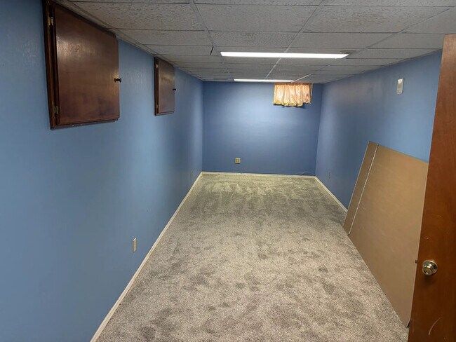 Building Photo - 635 N Chautauqua Ave