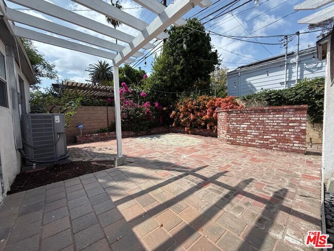Building Photo - 14409 Hatteras St