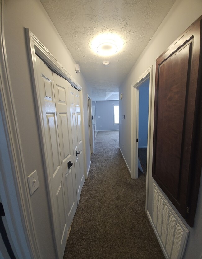 Building Photo - 817 Pine Hill Ct
