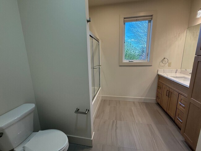 Building Photo - Move-in Special first month's rent free Now renting brand-new 3 bedroom, one study/Den, 2.5 bathr...