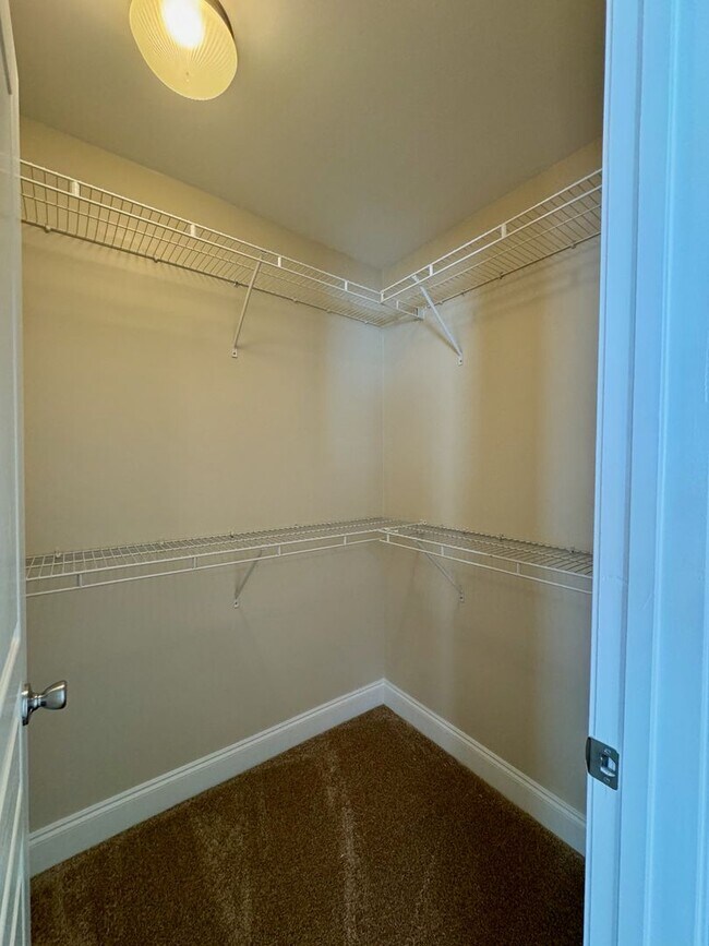 Building Photo - Better than New!