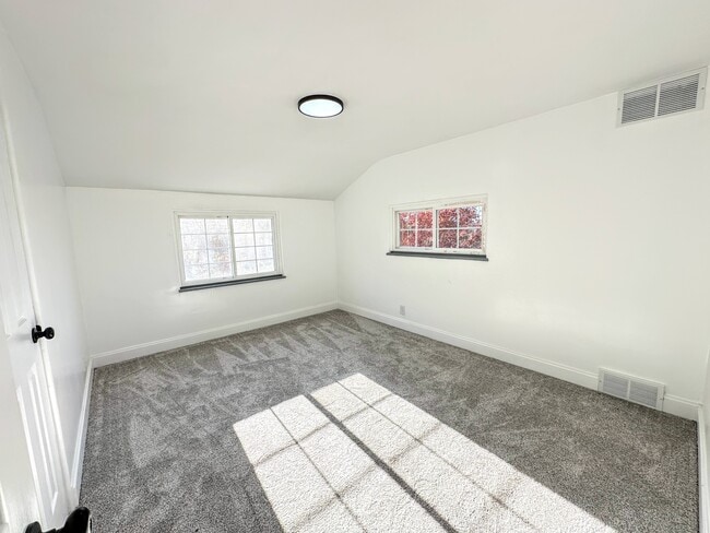 Building Photo - 1607 Girard Ave