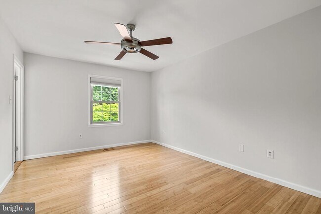 Building Photo - 16 Cornerwood Ct
