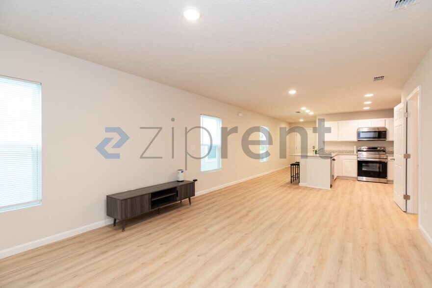 Building Photo - Unit