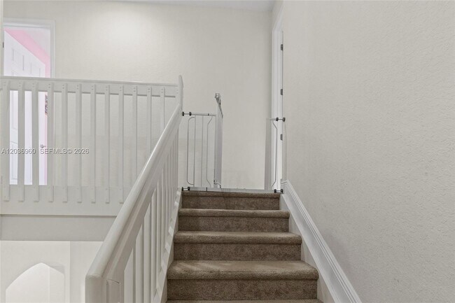 Building Photo - 6959 Julia Gardens Dr