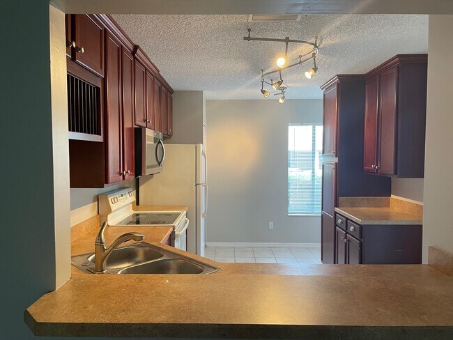 Building Photo - 7620 Baymeadows Cir W