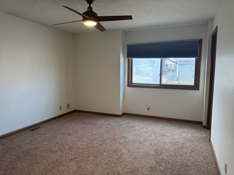 Building Photo - 5701 S 52nd St